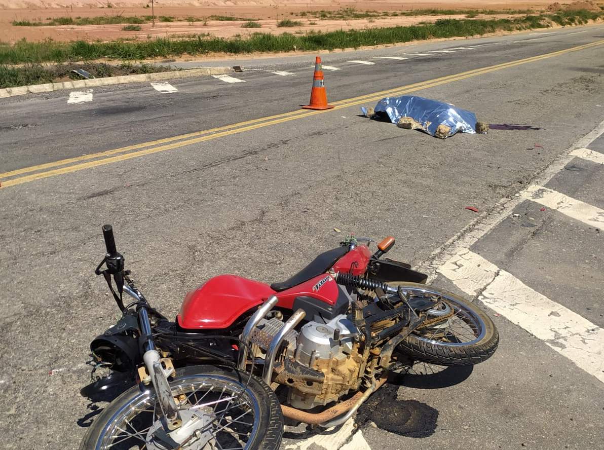 Portal Caparaó Motociclista morre em colisão caminhão no trevo de